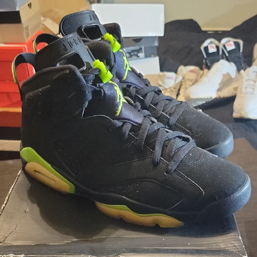 Jordan 6 Retro Electric Green (2021) Mens 11.5 EUC W/OG BOX - Picture 3 of 10